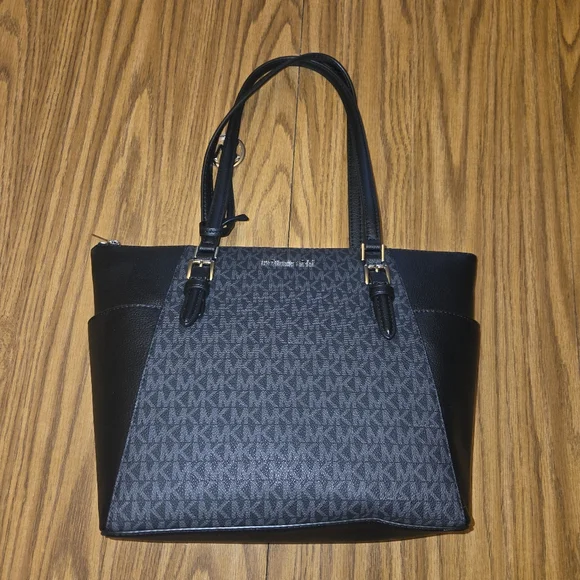 Brand new Michael Kors purse - Picture 1 of 5